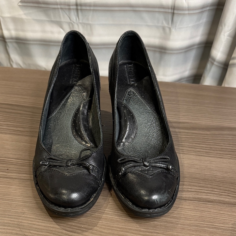 Born Black Women's Wingtip Heels with Bow Accent